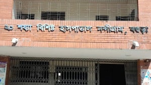 রোগী এলেই ধরিয়ে দেওয়া হয় চেম্বারের ভিজিটিং কার্ড