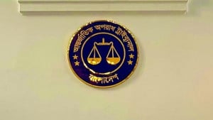 ট্রাইব্যুনালের রায় নিয়ে মন্তব্য করায় সুপ্রিম কোর্টের দুই আইনজীবীকে তলব