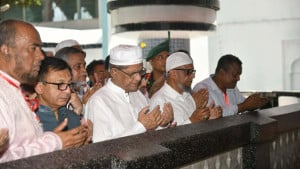 হযরত শাহজালাল ও শাহপরাণের মাজার জিয়ারত করলেন রাষ্ট্রপতি