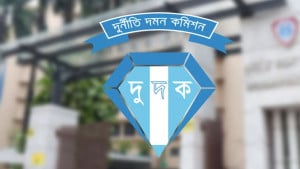 চট্টগ্রামে ২ লাখ টাকা ঘুস নেওয়ার সময় সাব-রেজিস্ট্রারসহ আটক ৩