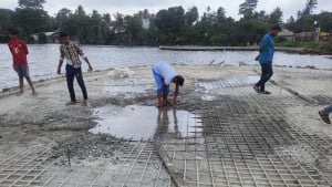 লেকের ওয়াকওয়ে ঢালাইয়ের সময় ধস, সাত দিন কাজ বন্ধ