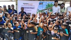 রঙিন স্কুল ব্যাগে চরের শিশুদের আনন্দ
