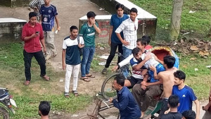 দোকান হলের, মালিকানা নিয়ে সংঘর্ষে শিক্ষার্থীরা, আহত ৯