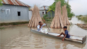 পানিতে ডুবেছে ১৩ গ্রাম, সাত স্কুলে বন্ধ পাঠদান