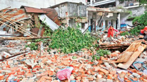 মধ্যরাতে গুঁড়িয়ে দেওয়া হলো গরিবের স্বাস্থ্যসেবা কেন্দ্র