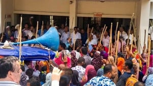 আমানত ফেরতের আন্দোলনে যুবদল নেতার হামলা