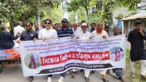 কুমারখালীতে সাংবাদিক উল্লাসের ওপর হামলার প্রতিবাদে বিক্ষোভ, স্মারকলিপি প্রদান