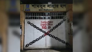 ঢাবির ছাত্রী হলের গেট বন্ধ হবে রাত ১১টায়, সাময়িক বরখাস্ত চার শিক্ষক