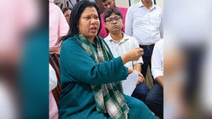 হত্যার পর ছেলেকে এবার অপরাধের সঙ্গে জড়ানোর চেষ্টা করা হচ্ছে: কুবি শিক্ষিকা