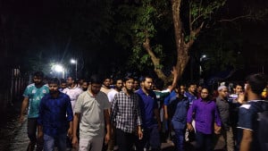 চাকরিতে মৌখিক পরীক্ষায় নম্বর বাড়ানোর সিদ্ধান্তের প্রতিবাদে রাবিতে বিক্ষোভ