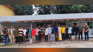 ছিনতাই ও মাদক সেবনের অভিযোগে গ্রেপ্তার ১৯
