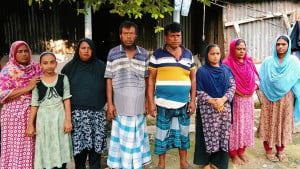 ২১ দিন ধরে একঘরে ২০ সদস্যের পরিবার