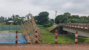 জোড়া ব্রিজের পানিপ্রবাহ বন্ধ করে জমি ভরাট