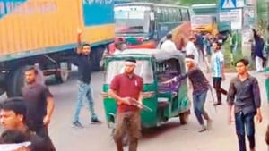 অস্ত্রধারীদের চেনে না পুলিশ, হয়নি মামলা