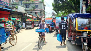 ইজিবাইকের দাপটে বন্ধের  পথে বাসসেবা