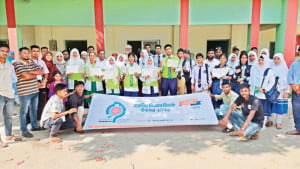 যুক্তি-পাল্টা যুক্তিতে খুদে তার্কিকদের জমজমাট লড়াই