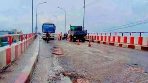 দপদপিয়া সেতুতে দুর্ঘটনার ঝুঁকি