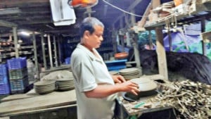 লোডশেডিংয়ে বন্ধের পথে অর্ধশত কারখানা