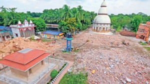 শরীয়তপুরে ভেঙে ফেলা  হলো শ্রী সত্যনারায়ণ মন্দিরের একাংশ 