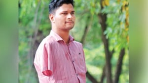 যে পা লিখছে জীবনজয়ের আখ্যান