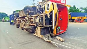 তিন জেলায় সড়কে ঝরল সাত প্রাণ