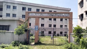 বিদ্যুৎ নেই, পরীক্ষার আগে হোস্টেল ত্যাগের নির্দেশ, বিপাকে শিক্ষার্থীরা