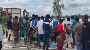 ‘যতটুকু রড দরকার, ততটুকু নেই’