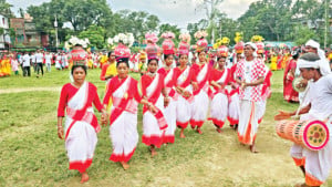 কারাম উৎসবে মাতল ক্ষুদ্র জাতিসত্তার মানুষ