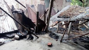 পরকীয়ার অভিযোগে মারধর বাড়িতে অগ্নিসংযোগ