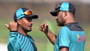 ডি থ্রি ট্রফির ছয় দলের কোচ যারা