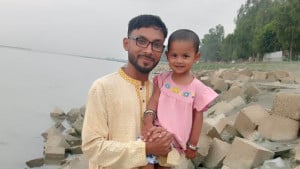 মেয়ের জন্য বাঁচতে চান সজিব মিয়া