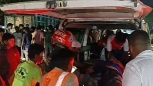 ছেলের বিয়ের বাজার করতে যাওয়ার পথে প্রাণ গেল বাবা-মায়ের