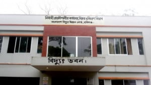 বিদ্যুৎসংযোগ স্থাপনে অতিরিক্ত অর্থ আদায়, হাতেনাতে ধরা পিডিবির কর্মী