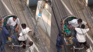 ছুরি দেখিয়ে রিকশা থামালেন, পকেট থেকে নিলেন টাকা-মুঠোফোন—ভিডিও ভাইরাল