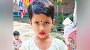 নানাবাড়ি বেড়াতে এসে অ্যাম্বুলেন্সের ধাক্কায় প্রাণ গেল পাঁচ বছরের শিশুর