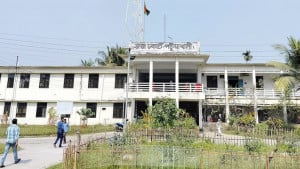 আদালতে সাক্ষ্য দিতে এসে মারধরের শিকার বাদী, বাবা-ছেলেকে পুলিশে সোপর্দ