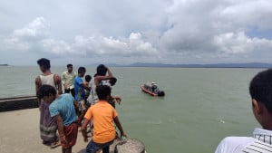 নাফ নদীতে গোসল করতে নেমে প্রাণ গেল দুই কিশোরের