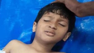 ট্রেনের নিচে বিচ্ছিন্ন শিশুর হাত-পা, বাঁচাতে গিয়ে পথচারী নিহত