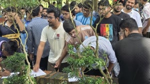 চুয়েটে শাটডাউন অব্যাহত, উপাচার্য পুনর্বহালের দাবিতে চলছে গণস্বাক্ষর কর্মসূচি