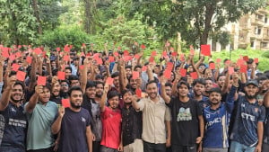 আন্দোলনে উত্তাল চুয়েট, নতুন উপাচার্যকে লাল কার্ড দেখালেন শিক্ষার্থীরা