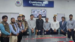 শাহজালালে উড়োজাহাজের টয়লেটে মিলল ৫০ স্বর্ণের বার