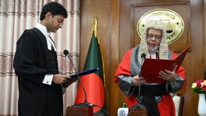 হাইকোর্টের স্থায়ী বিচারপতি হিসেবে শপথ নিলেন দেবাশীষ রায় চৌধুরী