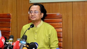 ককটেল ফুটিয়ে, বাসে আগুন দিয়ে সংকট তৈরি করা যাবে না: জাহেদ উর রহমান