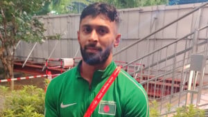 ইমরানের দৌড় আটকে গেল সেমির ট্র্যাকে