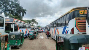 জামালপুর-ঢাকা রুটে বাস চলাচল বন্ধ, দুর্ভোগে যাত্রীরা