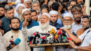 গুঁড়িয়ে দেওয়া স্বাস্থ্যকেন্দ্র পুনঃনির্মাণে ৫০ লাখ টাকা অনুদান জামায়াতের