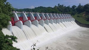 কাপ্তাই হ্রদে পানি কমলেও স্বাভাবিক পর্যায়ে আসেনি