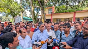 আওয়ামী লীগ নিয়ে প্রশ্ন করলে আমরা বিব্রতবোধ করি: শাহে আলম