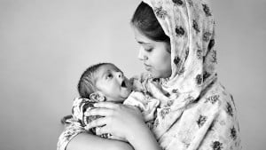 মায়ের মানসিক স্বাস্থ্যের গুরুত্ব বুঝব কবে