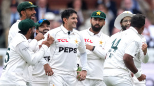 পাকিস্তানের প্রধান কোচ বরখাস্ত, বাদ পড়লেন ৭ খেলোয়াড়